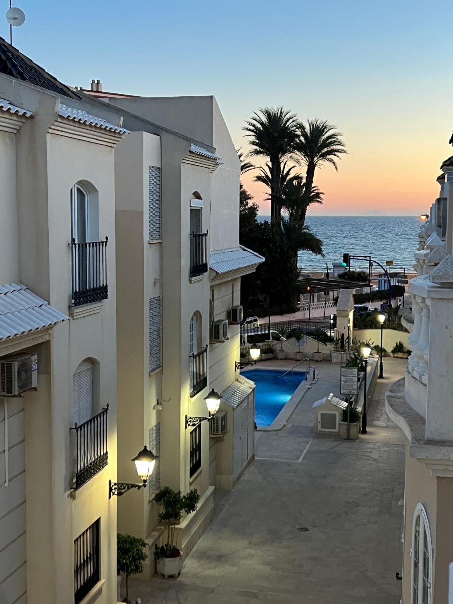 Amazing Penthouse On The Beach, Sea Views, Wifi, Airconditioning And Parking Torrevieja Buitenkant foto